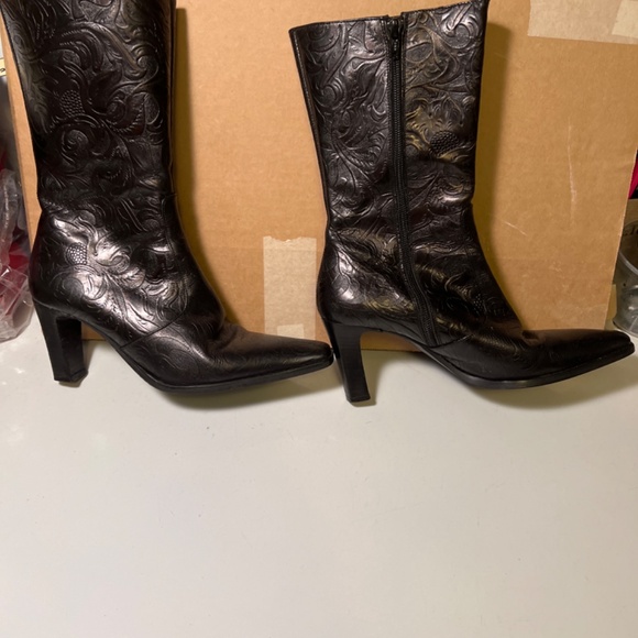 Cordani Black leather Italian embossed boots size 38 EUC - Picture 3 of 5